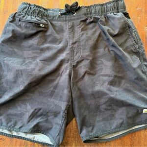 Vuori banks 7” shorts